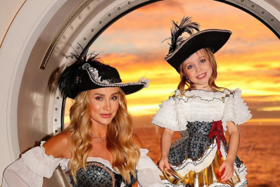 Ana Paula Siebert se diverte com a filha em cruzeiro luxuoso da Disney 