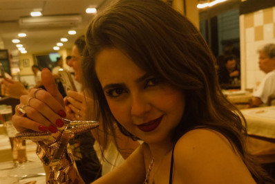 Klara Castanho vence prêmio de Melhor Atriz no Festival do Rio