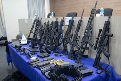 Justiça determina prisão preventiva de milicianos detidos com arsenal avaliado em R$ 1 milhão
