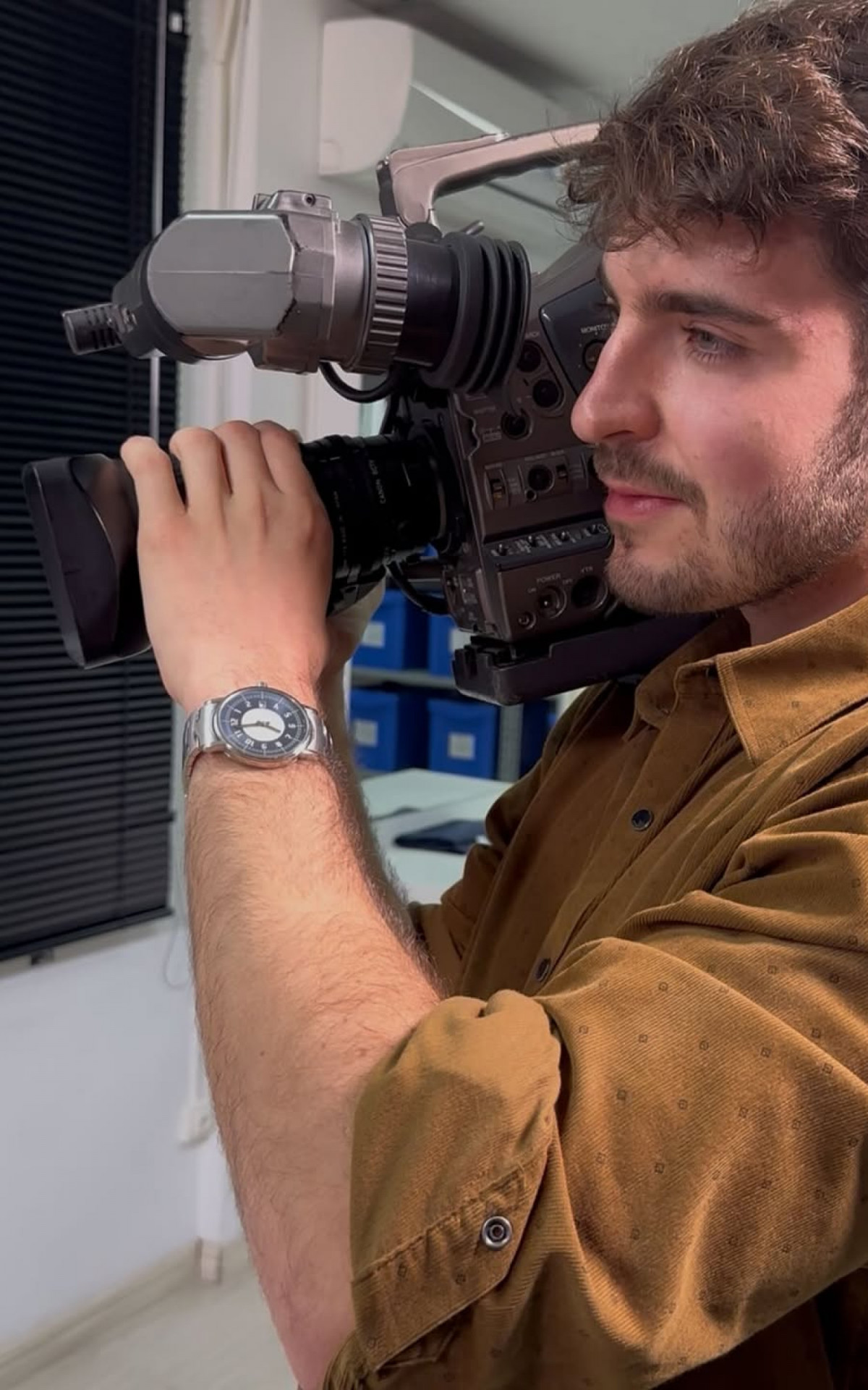 João Augusto Liberato posa no acervo com mais de 30 mil itens de Gugu - Reprodução/Instagram