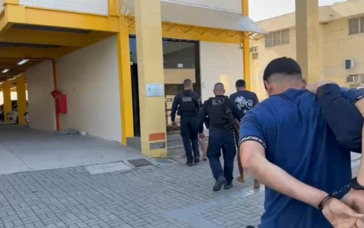 Três homens foram presos na operação - Reprodução