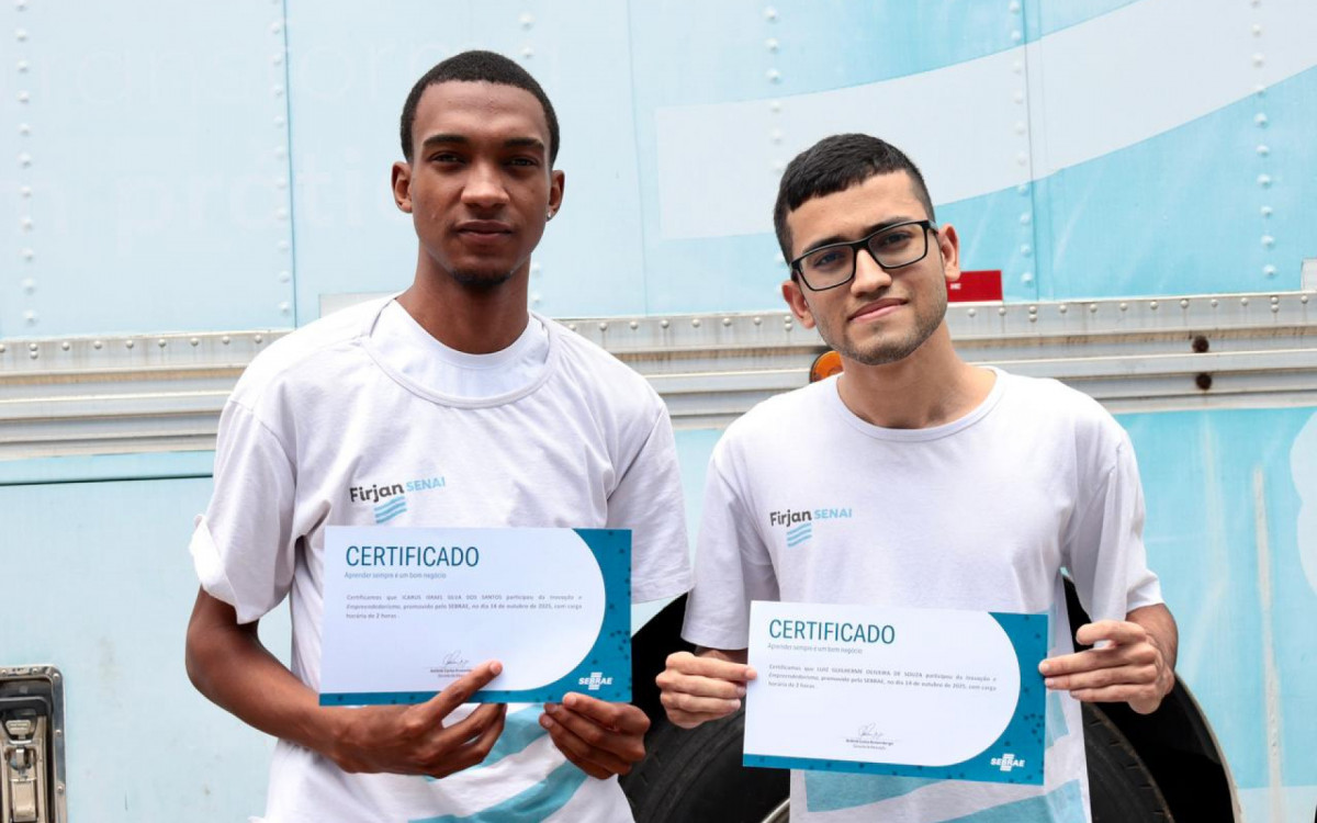 Os alunos Icarus e Luiz compartilharam sobre a experiência positiva do aprendizado