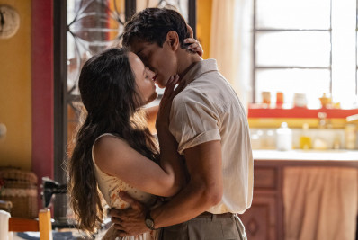 'Etâ Mundo Melhor!': Estela e Túlio se beijam