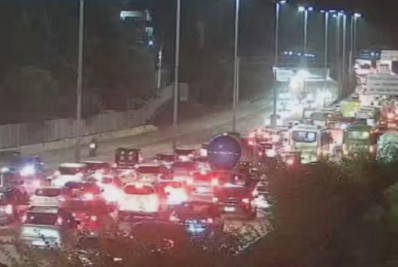 Acidente entre caminhão, ônibus e carro deixa nove feridos na Linha Amarela