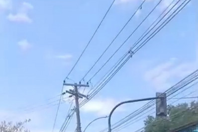 Moradores protestam contra fechamento de UPA de Costa Barros