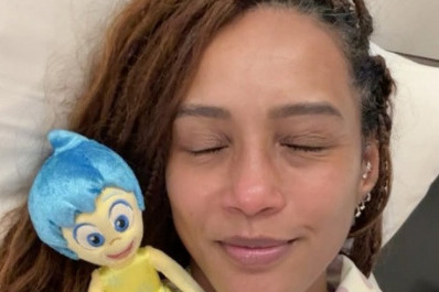 Durante viagem à Paris, Taís Araújo faz selfie sem maquiagem