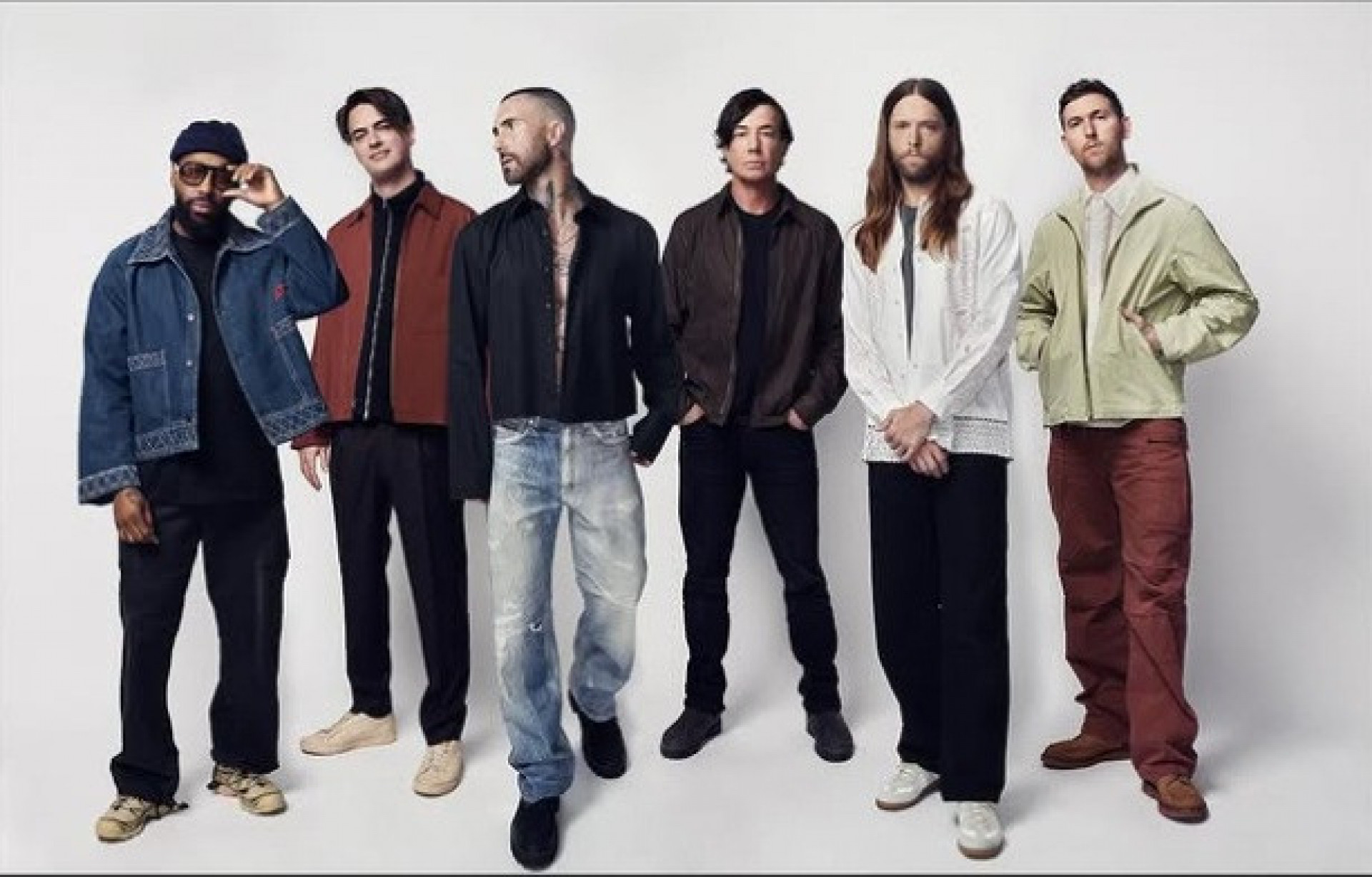 Maroon 5 em foto de divulga&ccedil;&atilde;o em rede social