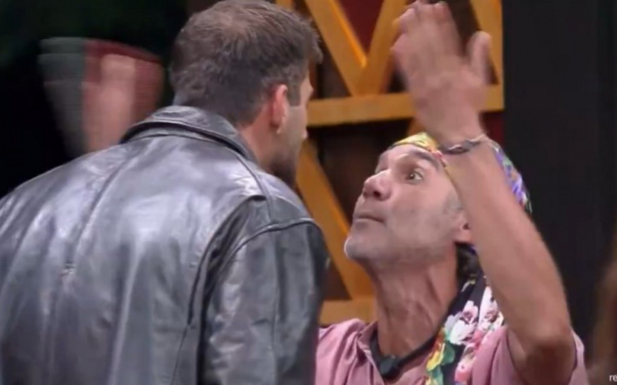 Nizam e Fernando discutem na sede da 'Fazenda' - Reprodução/Record