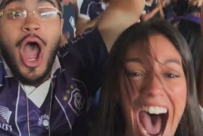 Francisco Gil assiste a jogo de futebol com Alane Dias em Belém