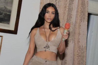 Kim Kardashian lança linha de calcinhas que simulam pelos pubianos