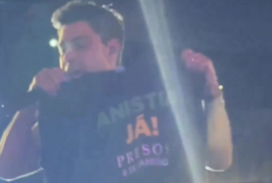 Foto em que Zezé Di Camargo pede liberdade para Bolsonaro foi gerada por IA