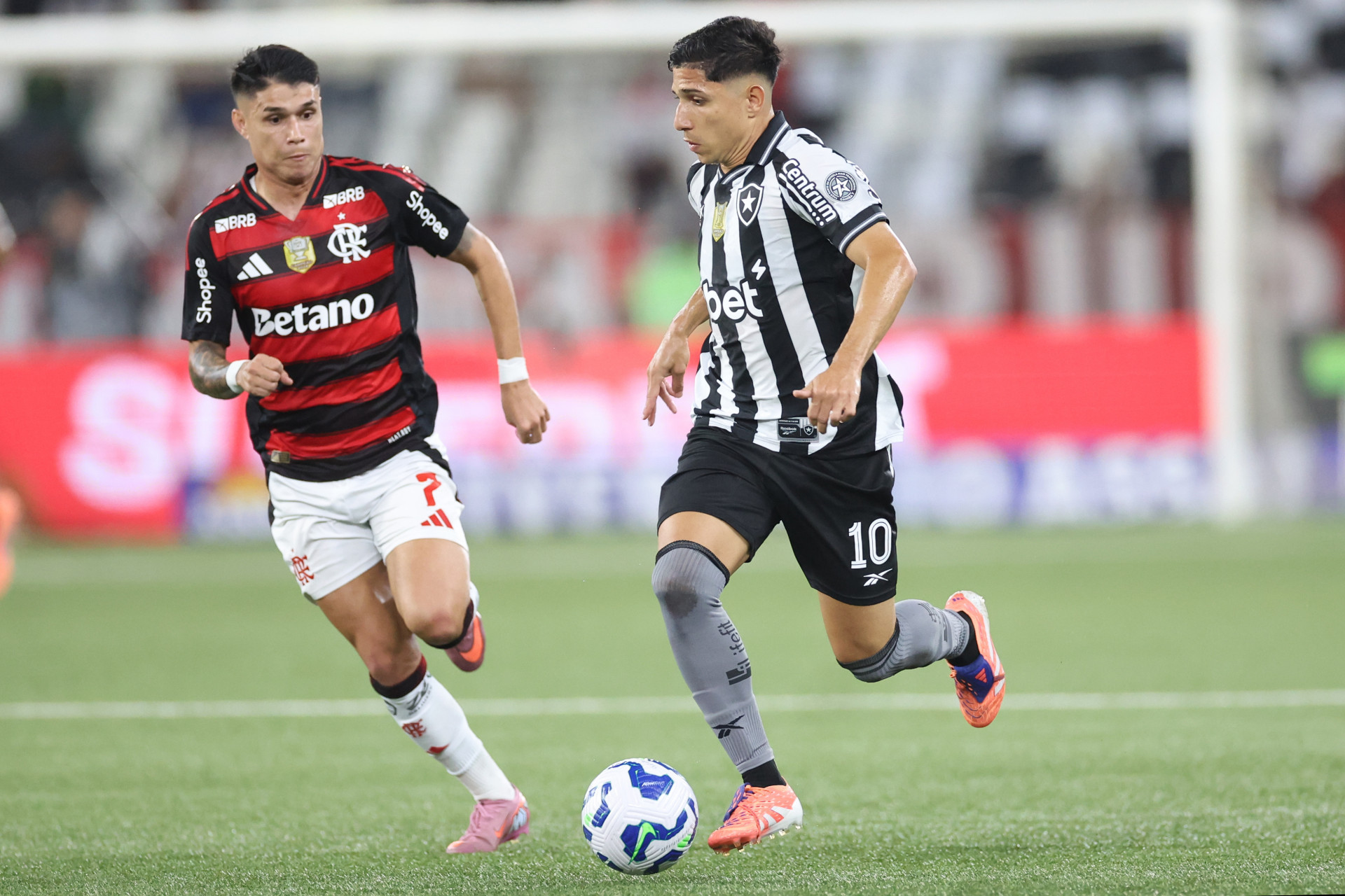 Savarino. BOTAFOGO x Flamengo pelo Campeonato Brasileiro no Estadio Nilton Santos, 14 de Outubro de 2025, Rio de Janeiro, RJ, Brasil.  - Vítor Silva/Botafogo