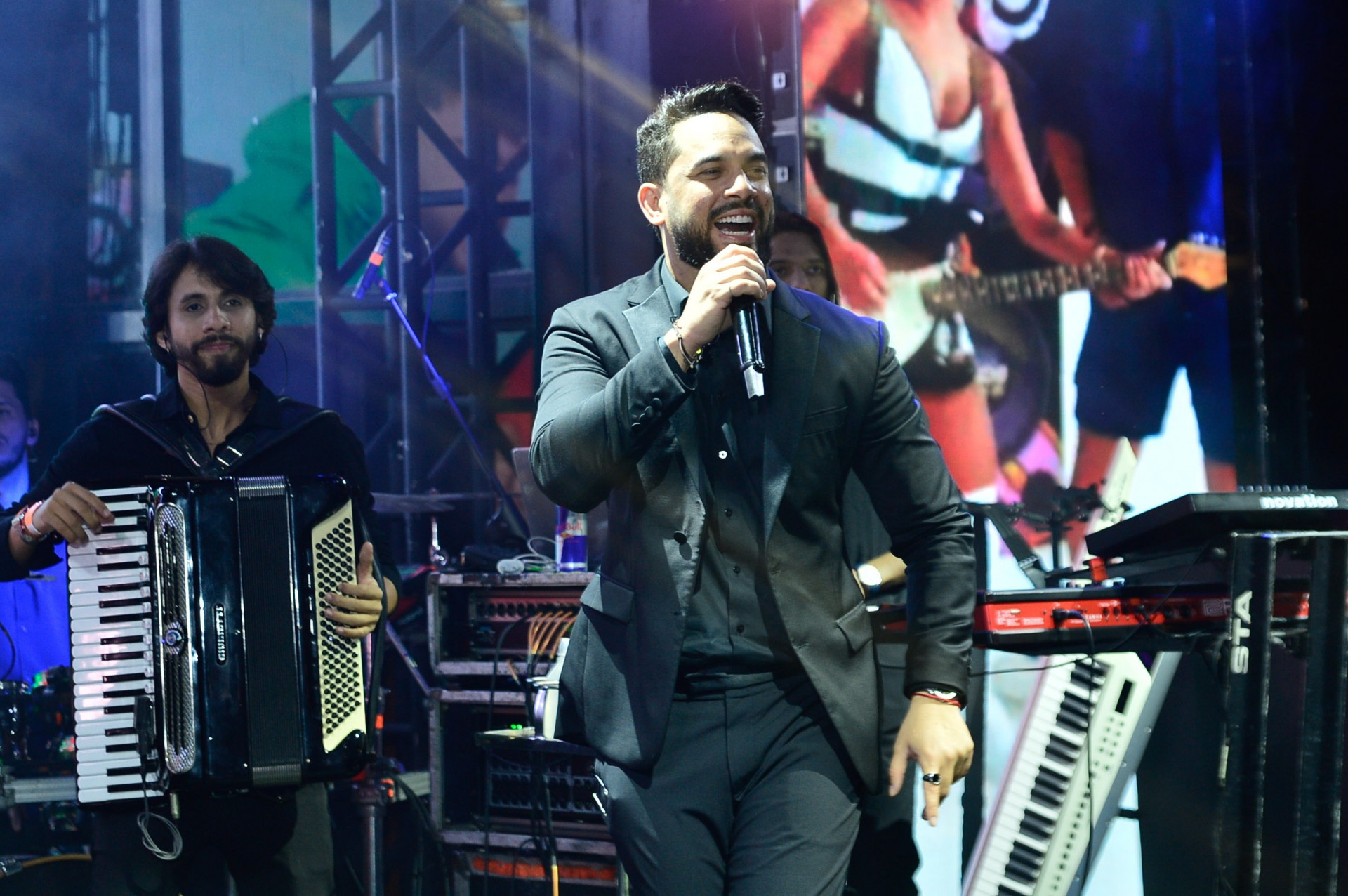 Henry Freitas fez show na festa do casamento - Eduardo Martins/Brazil News