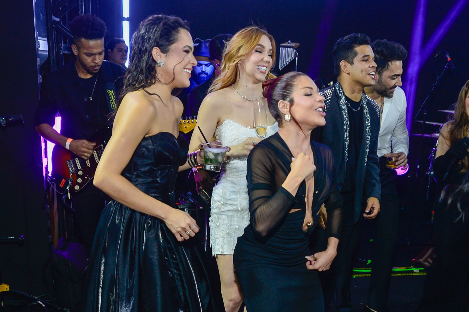 Convidados sobem ao palco - Eduardo Martins/Brazil News