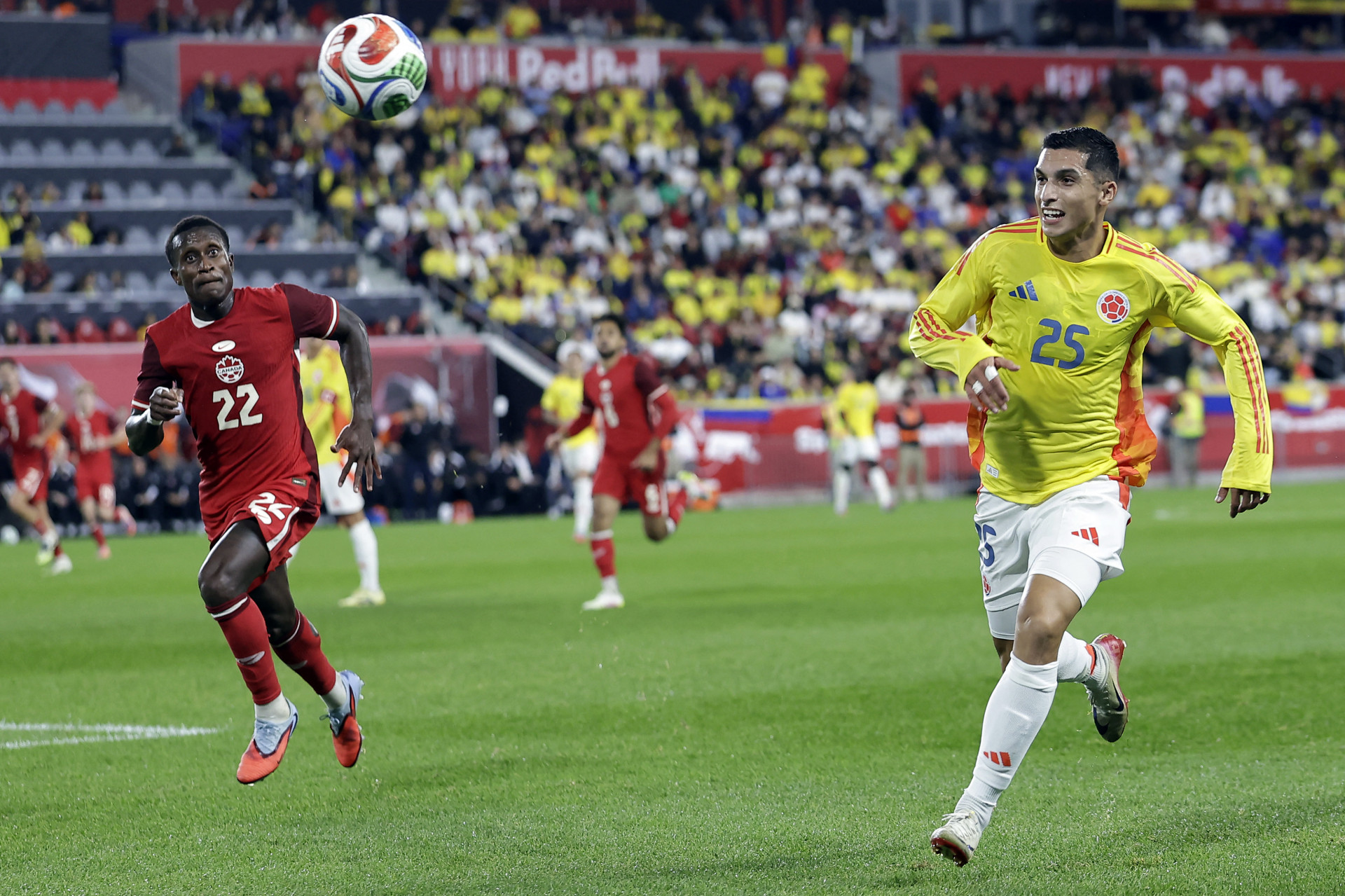 Kevin Serna em Col&ocirc;mbia x Canad&aacute;, em amistoso entre de dois confirmados na Copa de 2026 - Adam Hunger / AFP