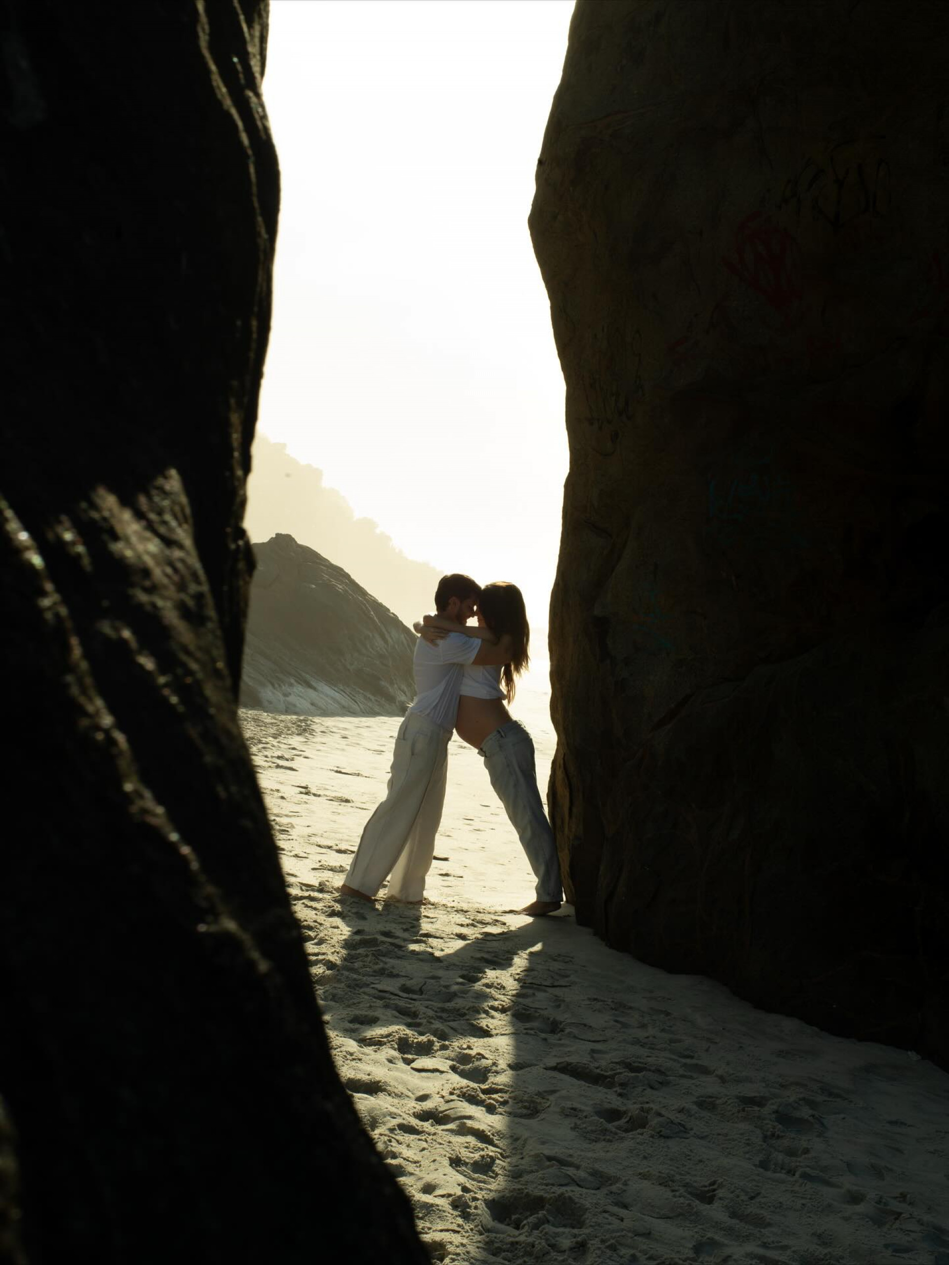 Camila Queiroz e Klebber Toledo compartilham ensaio romântico na praia
 - Reprodução / Instagram