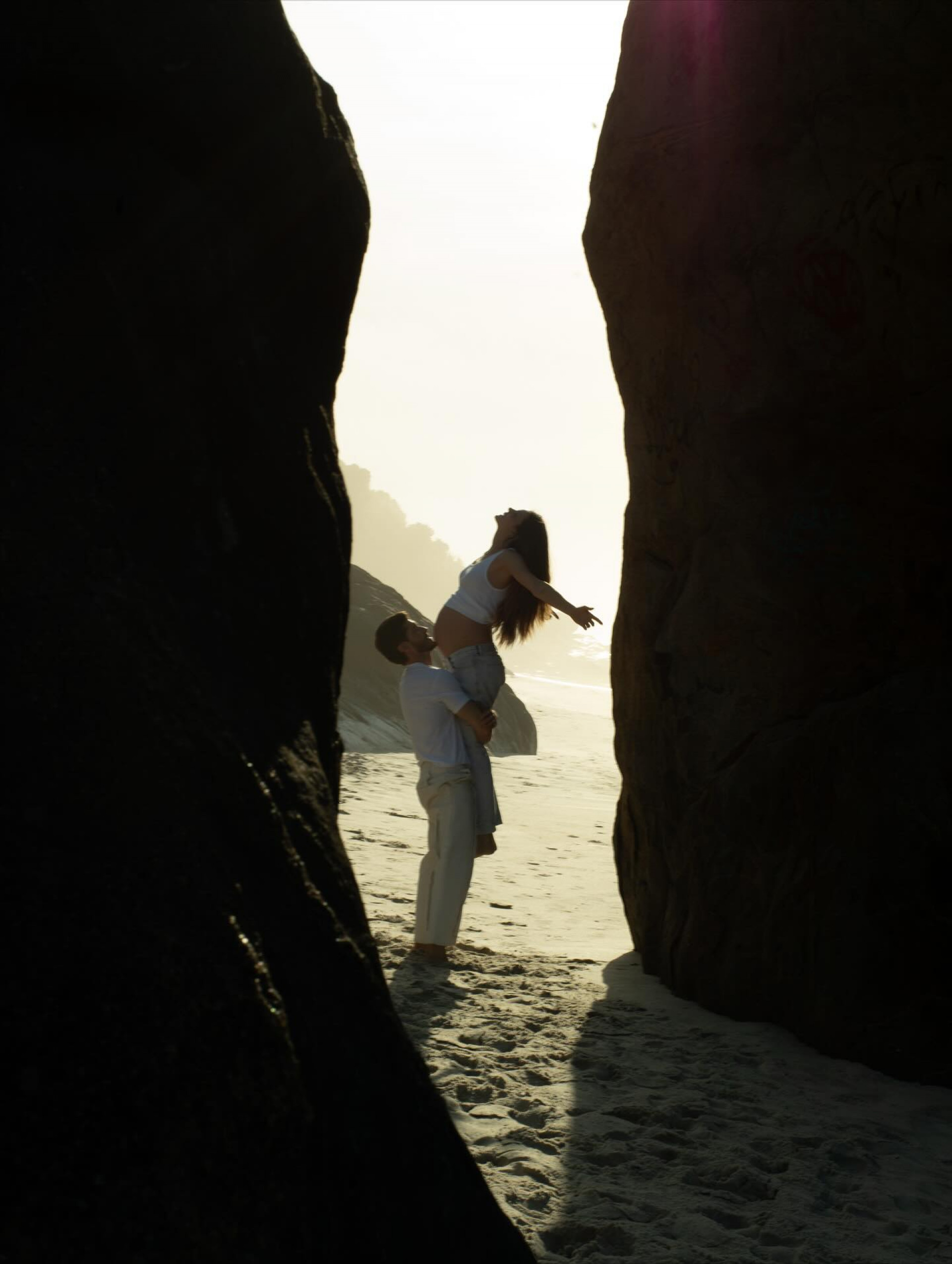 Camila Queiroz e Klebber Toledo compartilham ensaio romântico na praia
 - Reprodução / Instagram