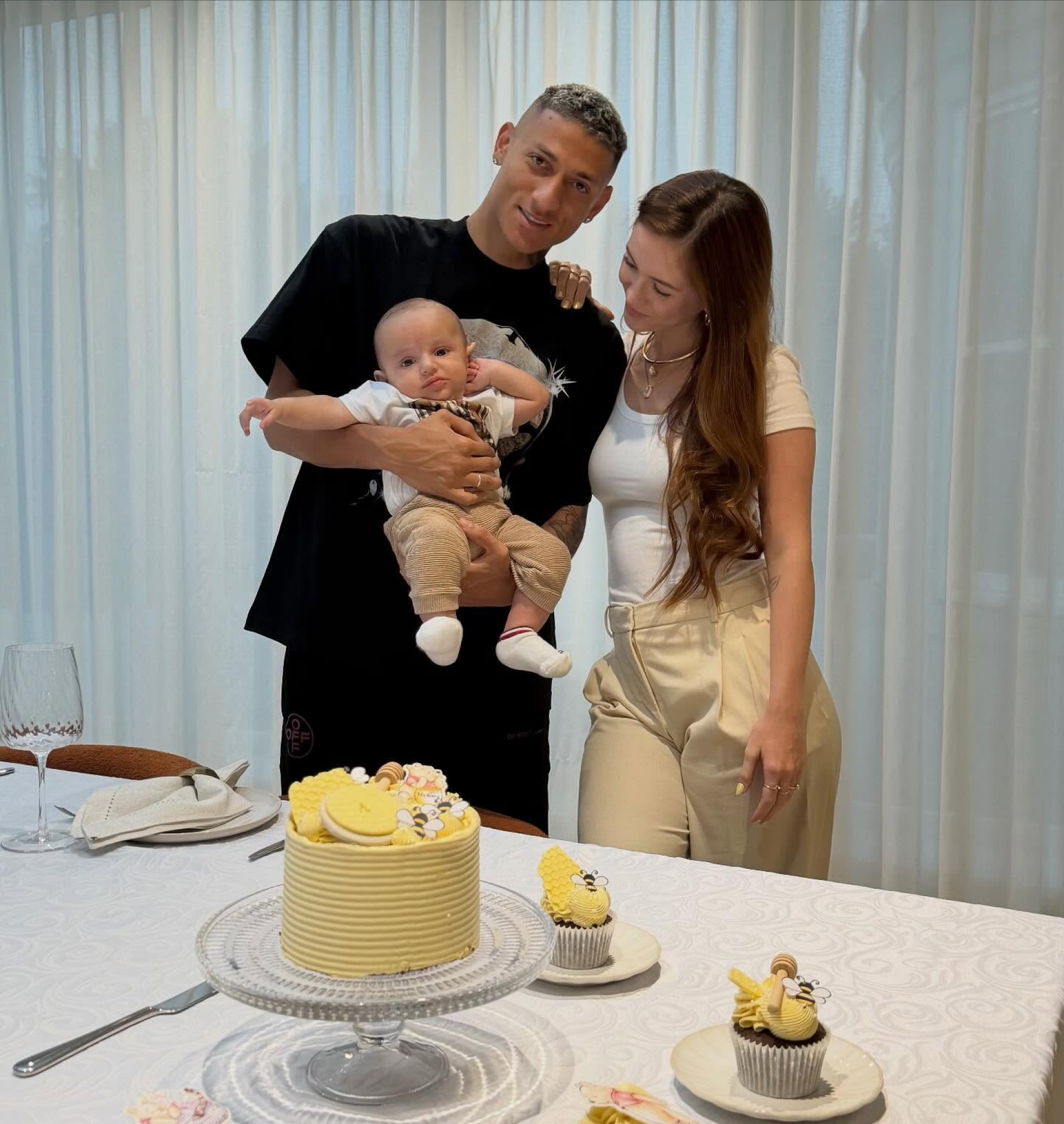 Richarlison e Amanda Araújo celebram 4 meses do filho, Richarlison Jr - Reprodução / Instagram