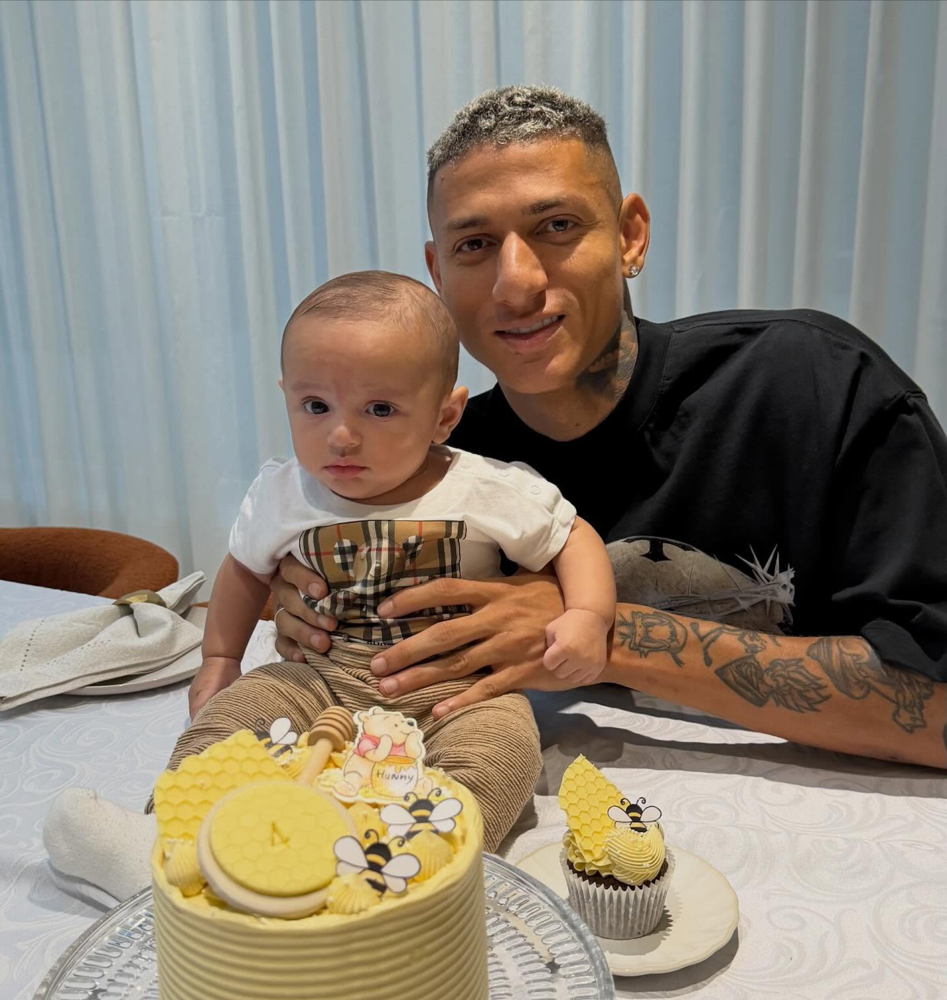 Richarlison e Amanda Araújo celebram 4 meses do filho, Richarlison Jr - Reprodução / Instagram