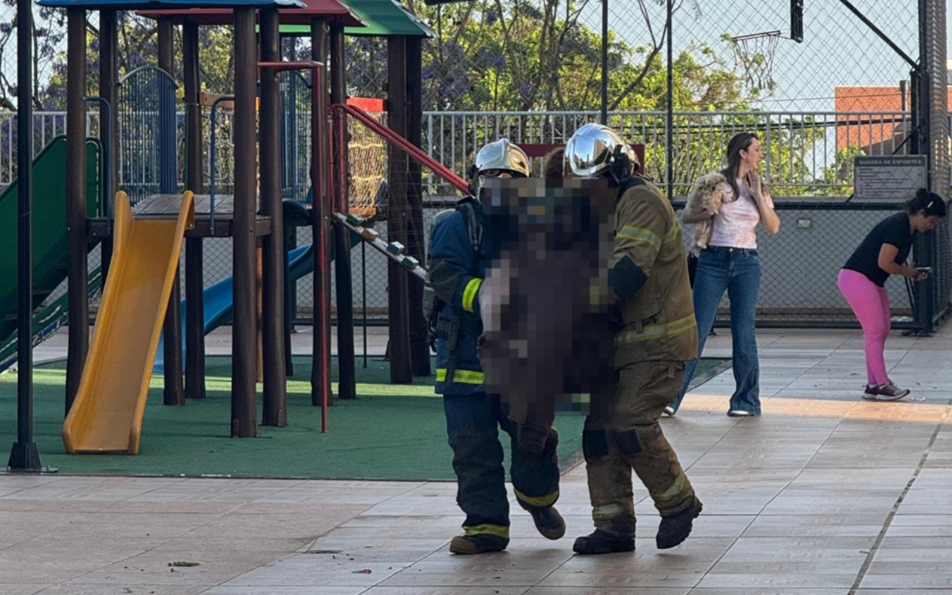 Jovem que se arriscou teve grande parte de seu corpo queimado - Divulga&ccedil;&atilde;o / Corpo de Bombeiros