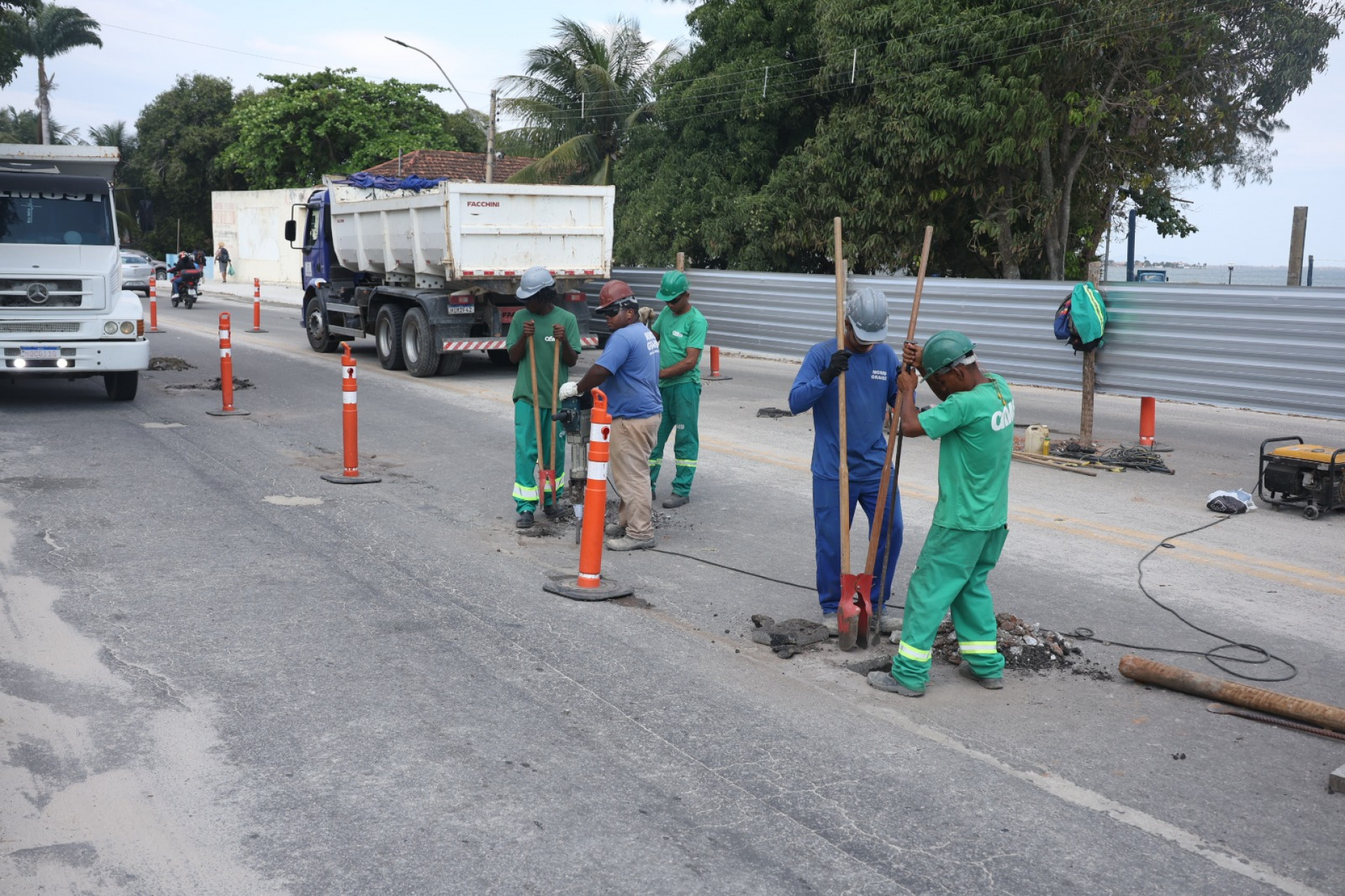 Obras de drenagem e duplicação na RJ-106 - Ascom