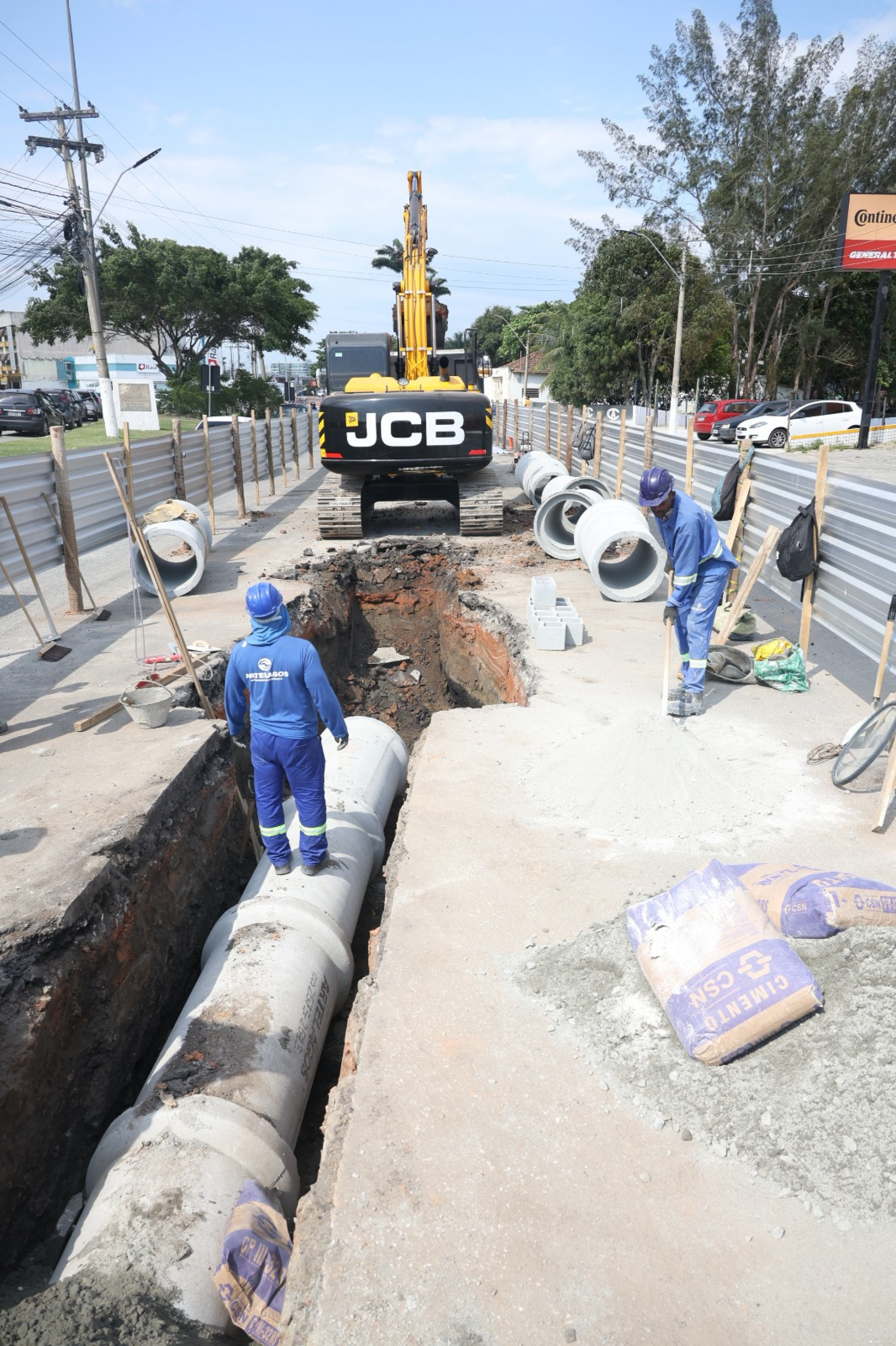 Obras de drenagem e duplicação na RJ-106 - Ascom