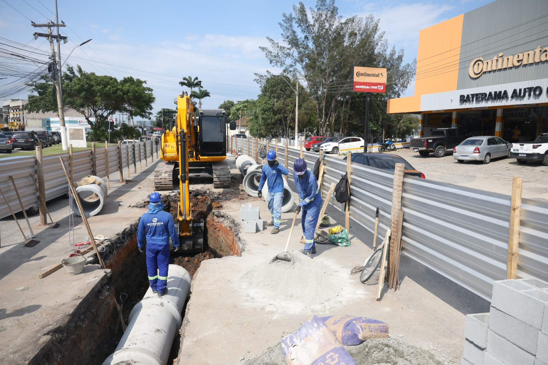 Obras de drenagem e duplicação na RJ-106 - Ascom