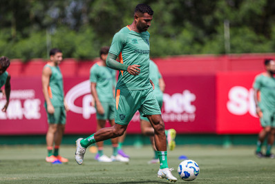 Thiago Santos mostra segurança em retorno como titular do Fluminense depois de três meses