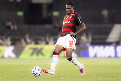 Evertton Araújo não se intimida com concorrência e elogia Jorginho: 'Conhece os atalhos'