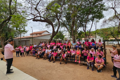 Caminhada Rosa reúne participantes em Três Rios em prol da conscientização sobre o câncer de mama  