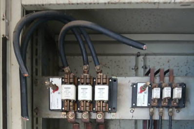 Criminosos invadem e furtam cabos da rede elétrica de Cieps em Nova Iguaçu