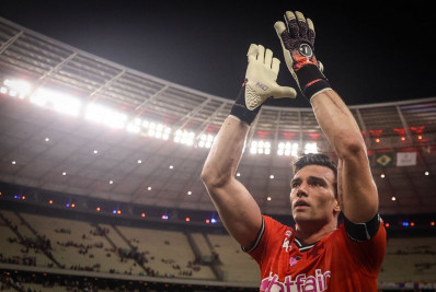 Léo Jardim comemora vitória do Vasco e destaca a entrega do grupo