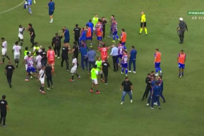 Vídeo! Diniz separa briga após vitória do Vasco e viraliza