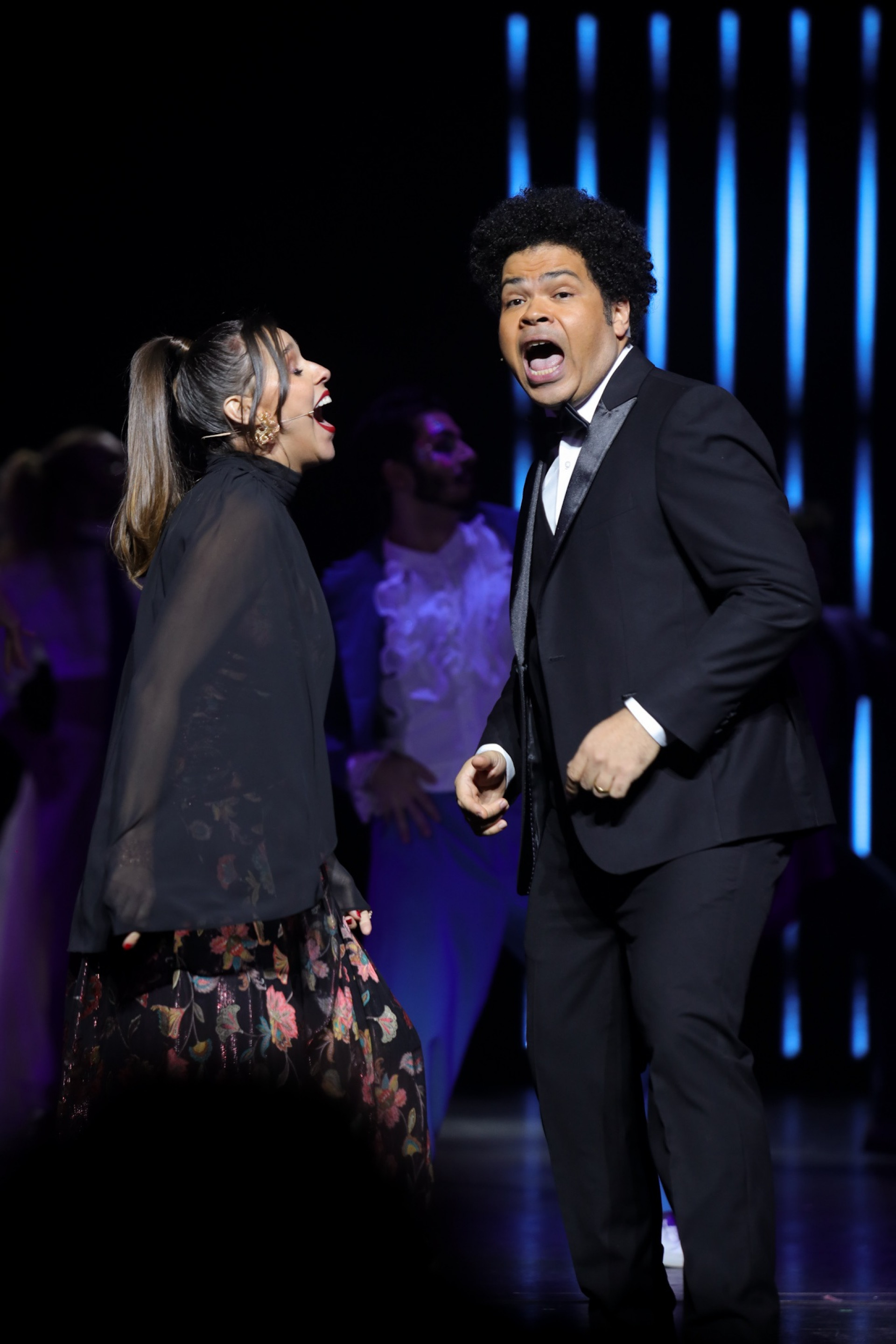 Thati Lopes e Robson Nunes se apresentam no palco do Teatro Santander - Lucas Ramos/Brazil News