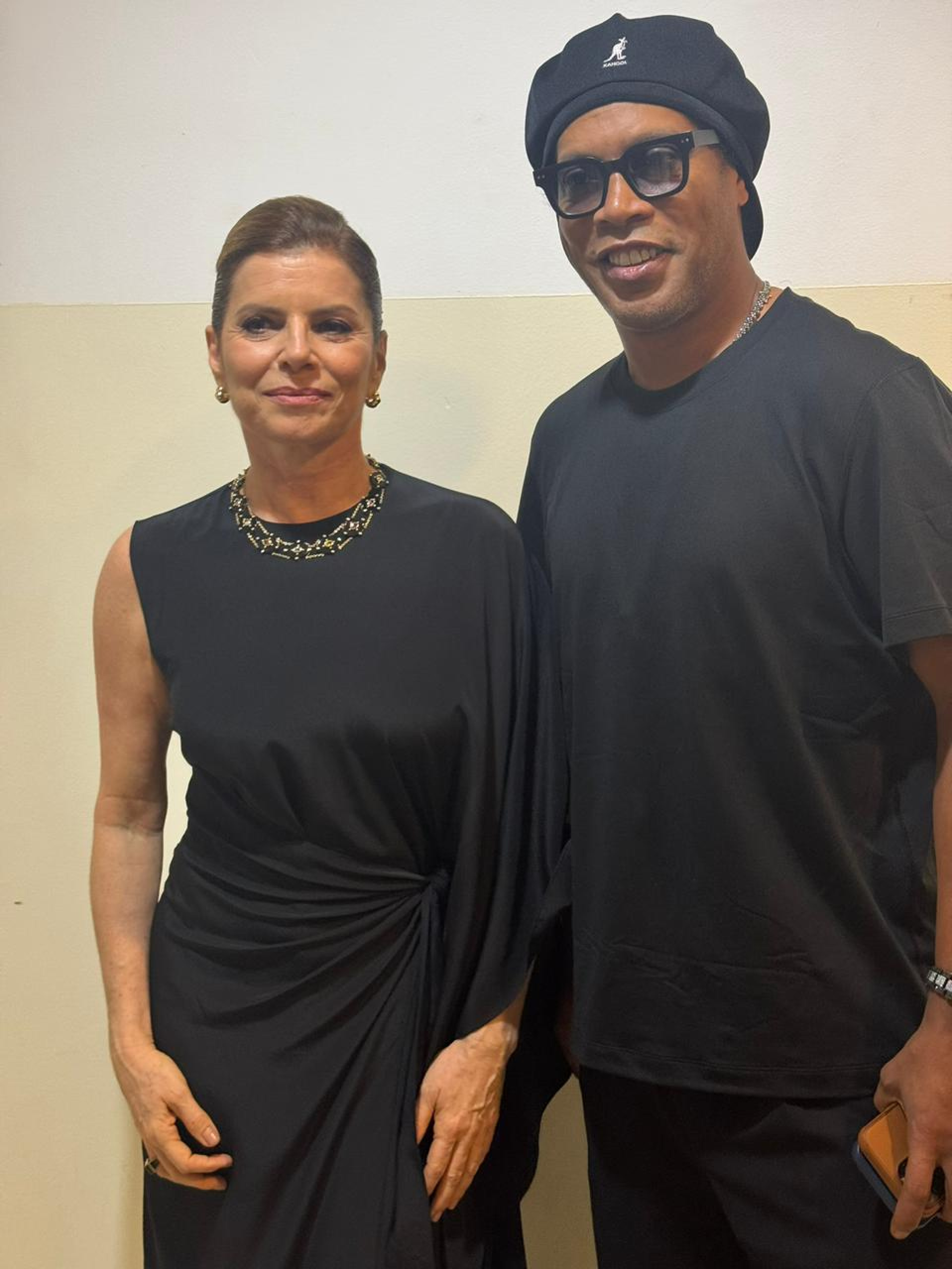 Débora Bloch ao lado de Ronaldinho Gaúcho