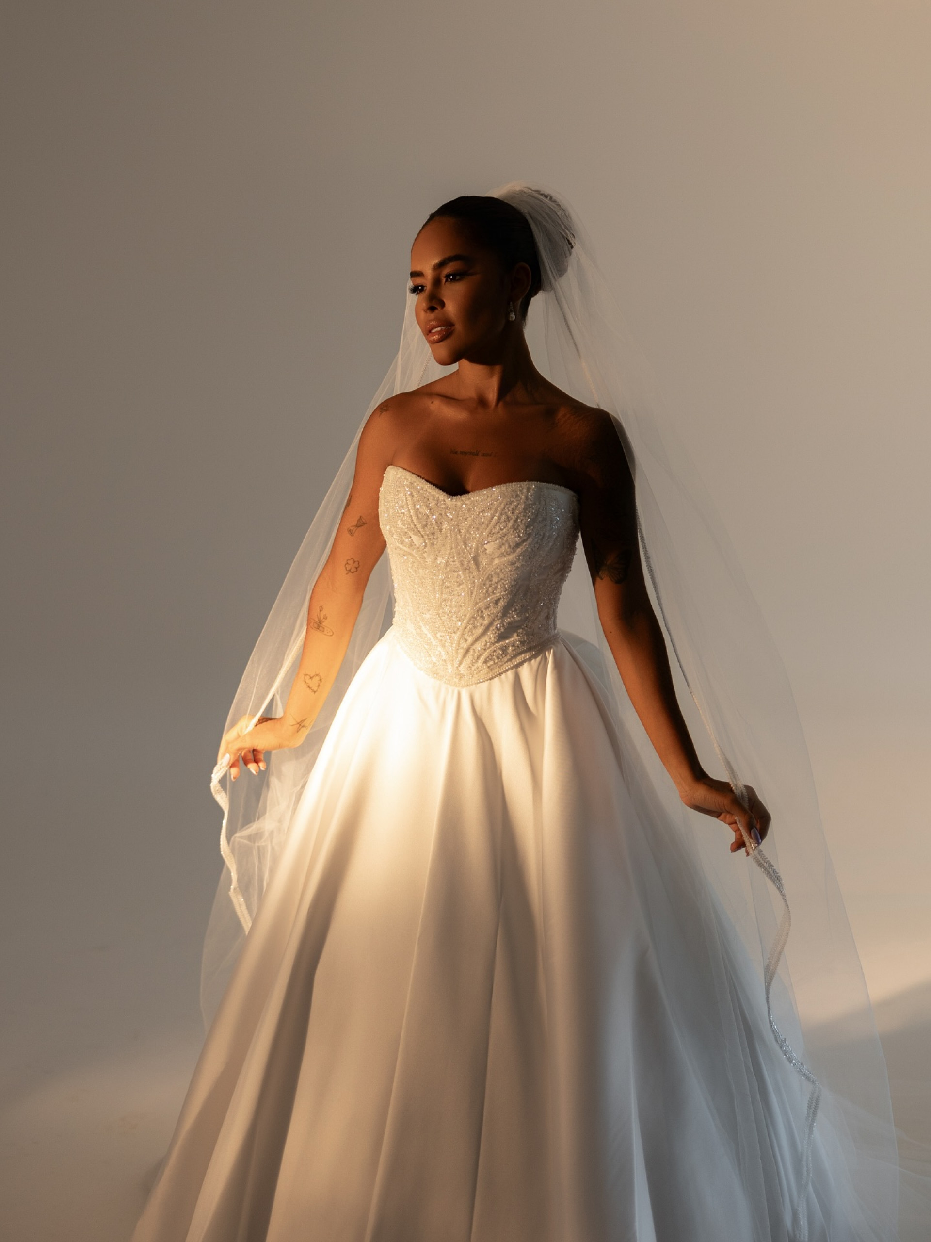 Sthefane Matos é clicada usando vestido de noiva - Reprodução / Instagram