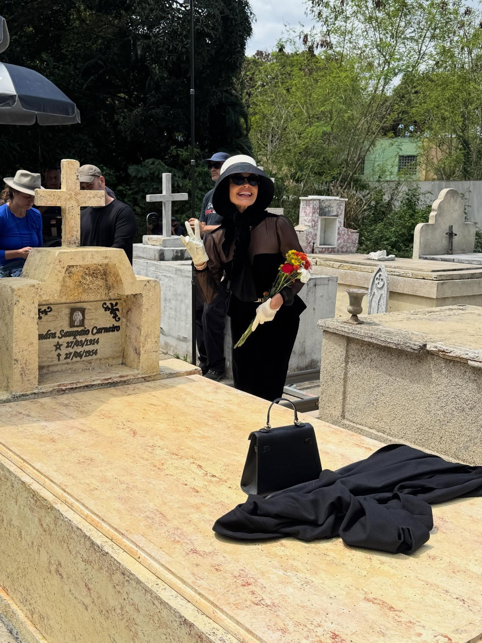 Flávia Alessandra detalha desafios de gravar cena em caixão em 'Êta Mundo Melhor!' - Reprodução / Instagram