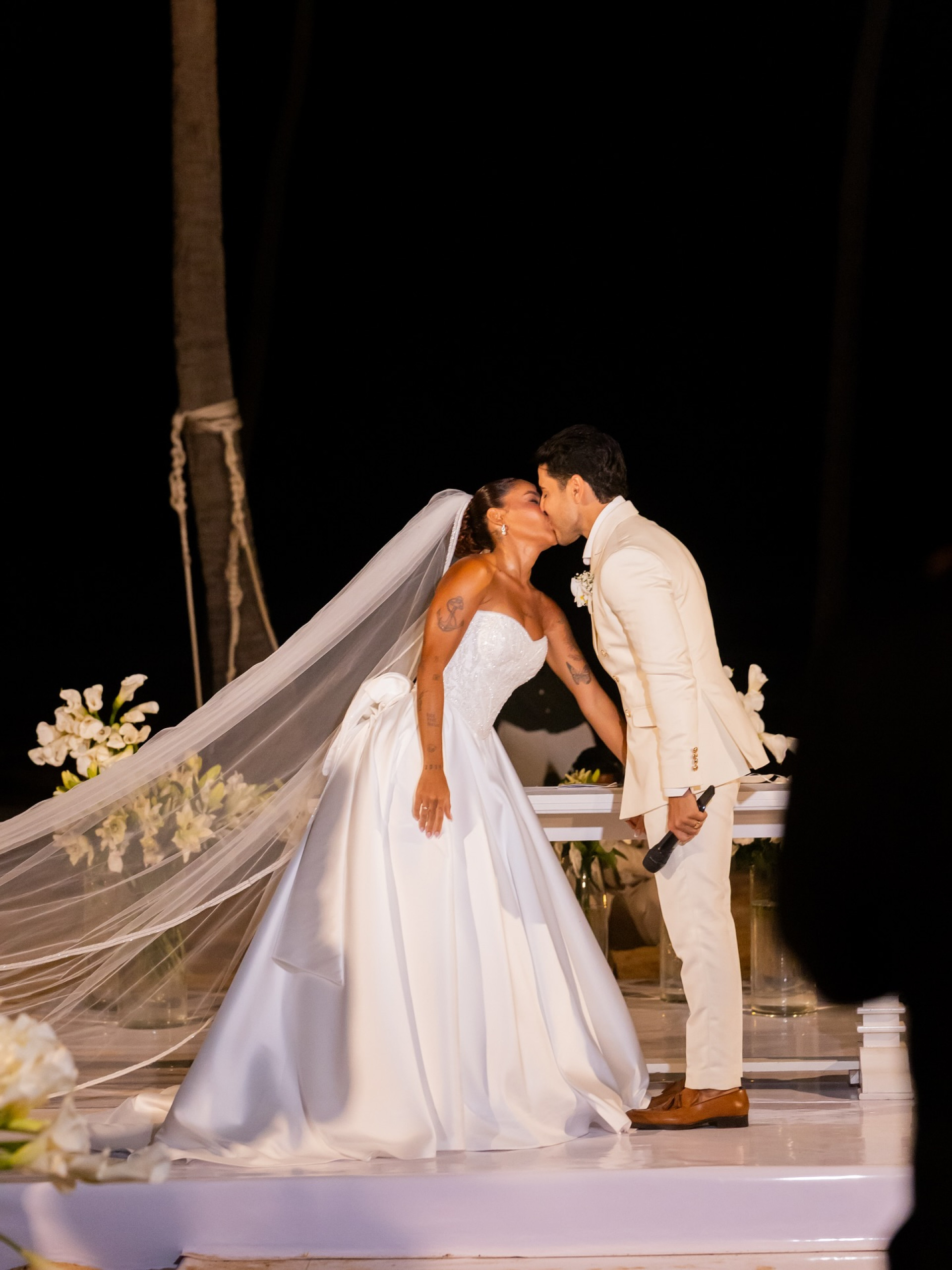 Sthefane Matos e Kevi Jonny durante o casamento - Reprodução / Instagram