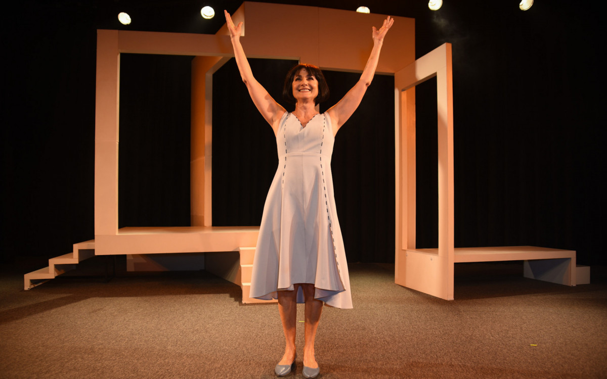 Zezé Polessa protagoniza musical \'Os Olhos de Nara Leão\'