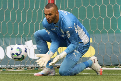 Weverton intensifica tratamento e quer estar à disposição do Palmeiras na Libertadores