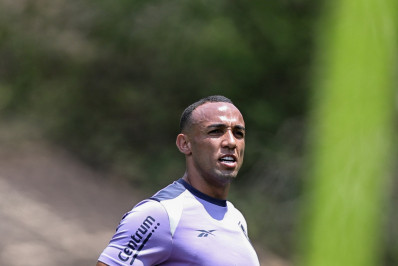 Marçal relata briga com atacante em preparação do Botafogo no Mundial: 'Saímos na porrada'