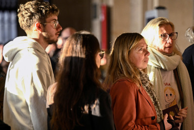 Mulher é julgada por estuprar, torturar e matar adolescente na França