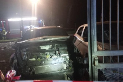 Bomba destrói carro de famoso jornalista italiano