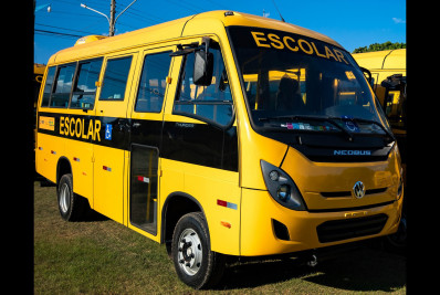 Ônibus escolar de programa federal custam R$ 421,9 mil, e não R$ 1,8 milhão, como alega vídeo viral