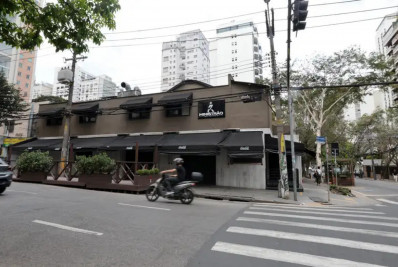 Bar 'ministrão' na zona oeste de SP reabre após mulher ingerir metanol e ficar cega