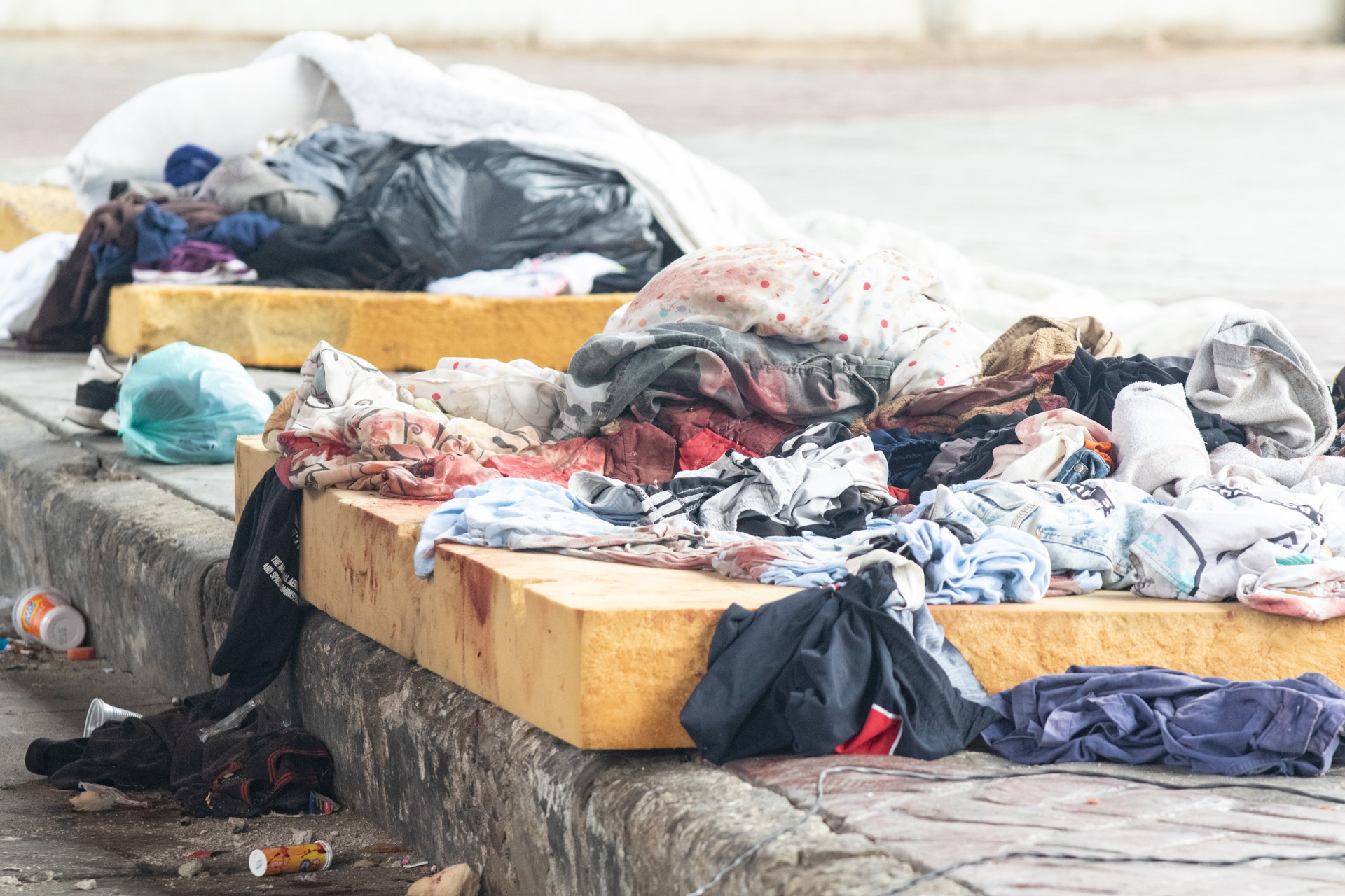 Crime aconteceu sob os trilhos suspensos do metrô, ao lado da entrada da estação de Irajá - Érica Martin/Agência O Dia
