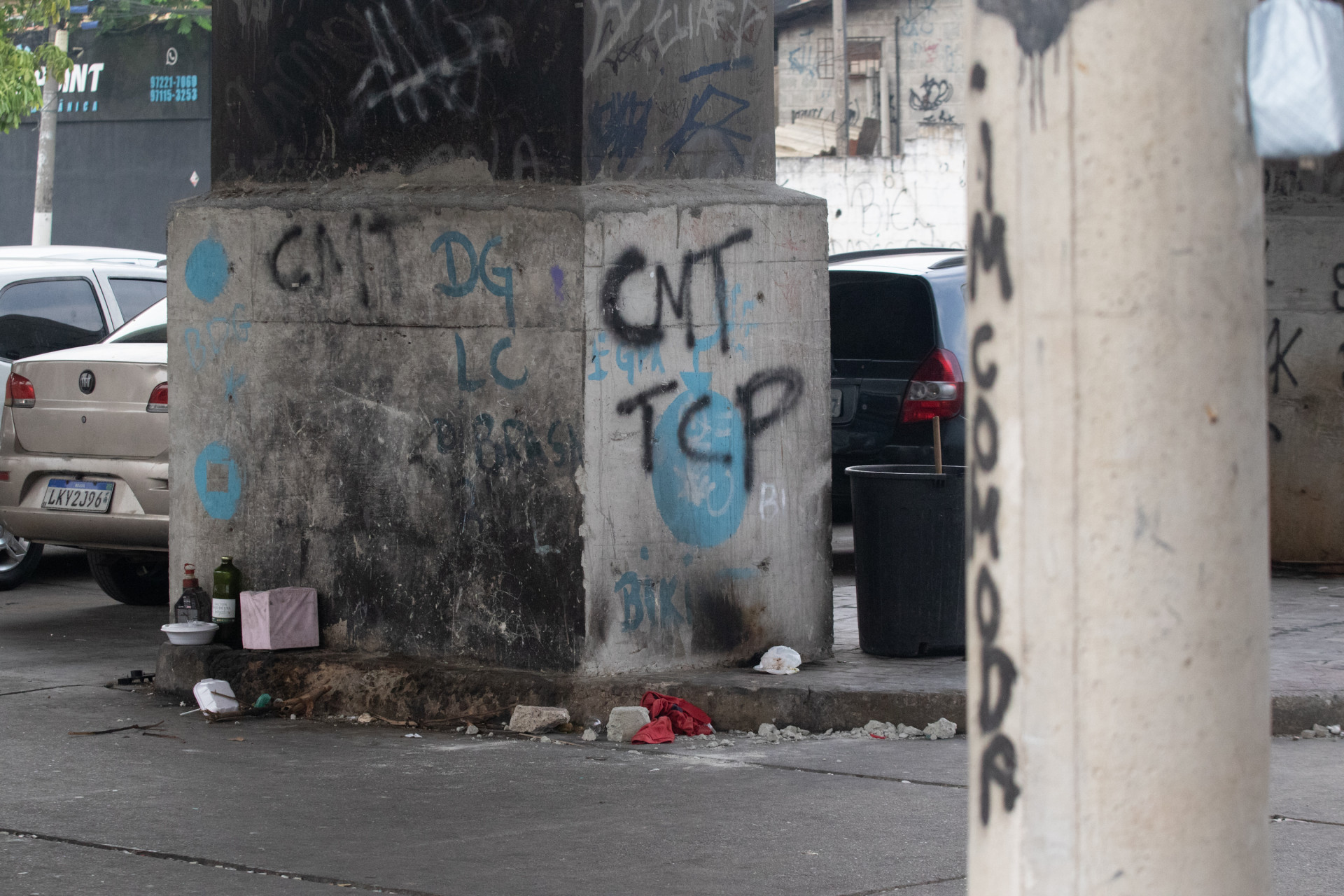 Crime aconteceu sob os trilhos suspensos do metr&ocirc;, ao lado da entrada da esta&ccedil;&atilde;o de Iraj&aacute; - &Eacute;rica Martin/Ag&ecirc;ncia O Dia