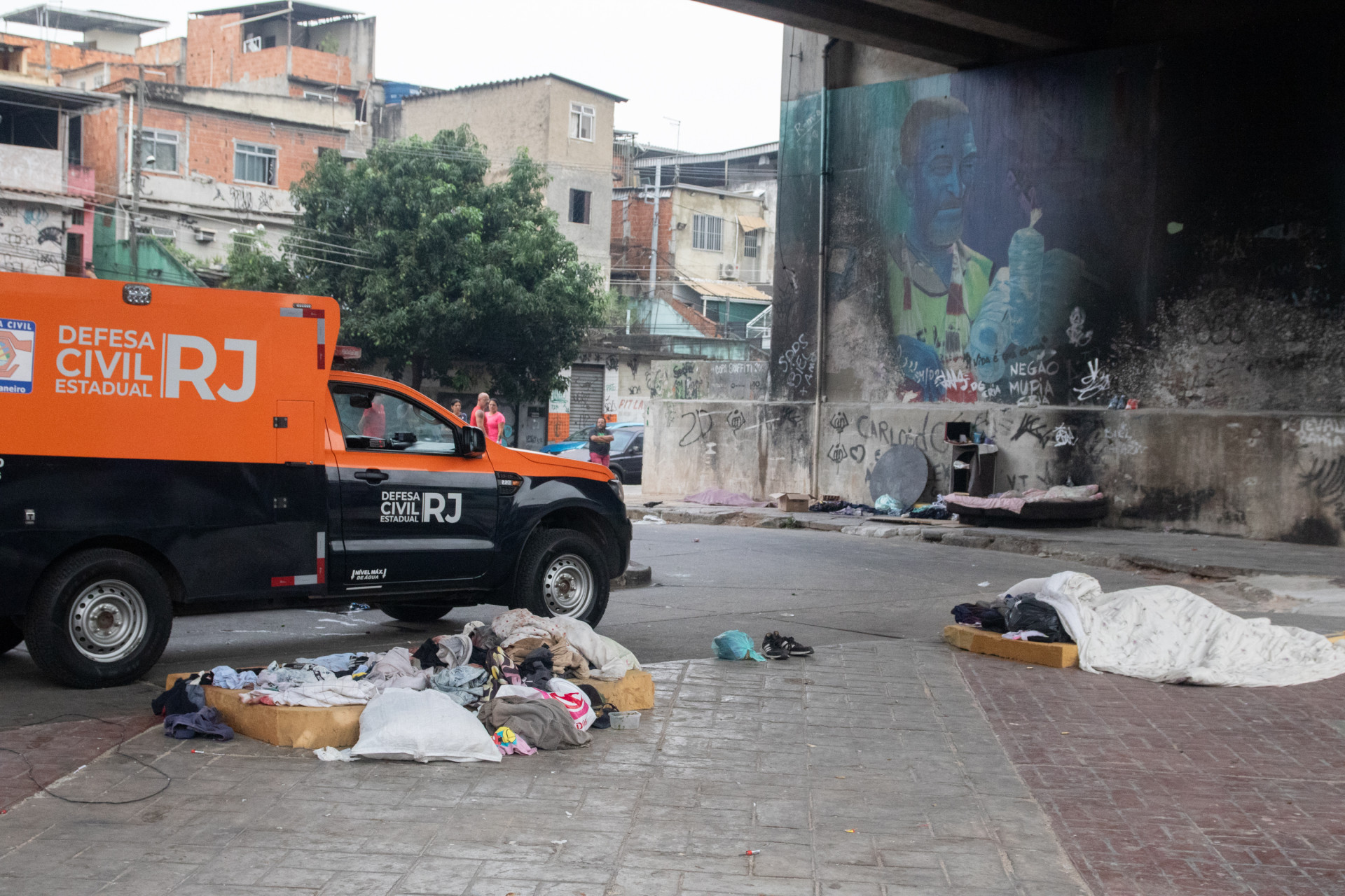 Crime aconteceu sob os trilhos suspensos do metr&ocirc;, ao lado da entrada da esta&ccedil;&atilde;o de Iraj&aacute; - &Eacute;rica Martin/Ag&ecirc;ncia O Dia