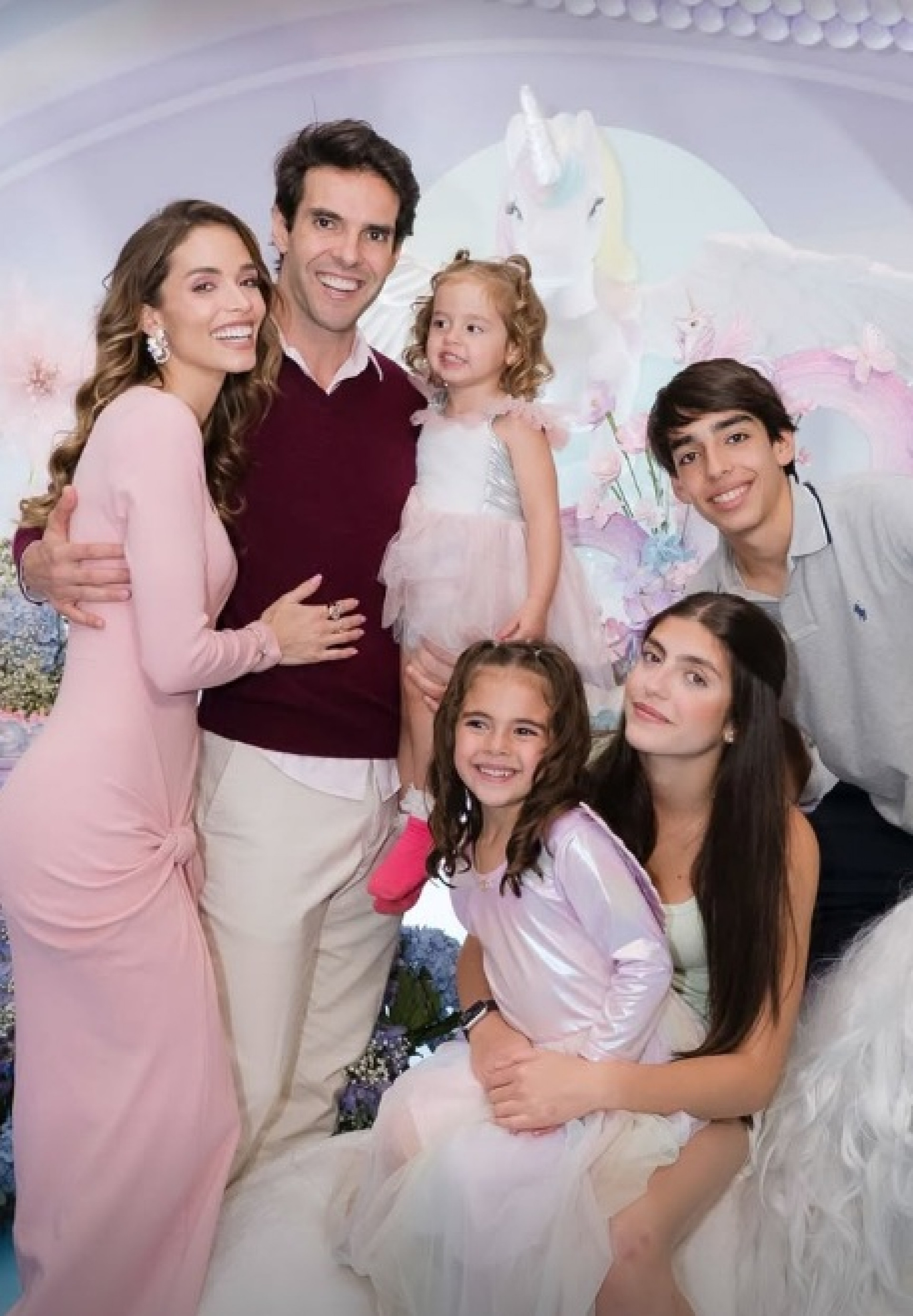 Carol Leite, Kaká, Sarah, Esther, Isabella e Luca - Reprodução/ Instagram