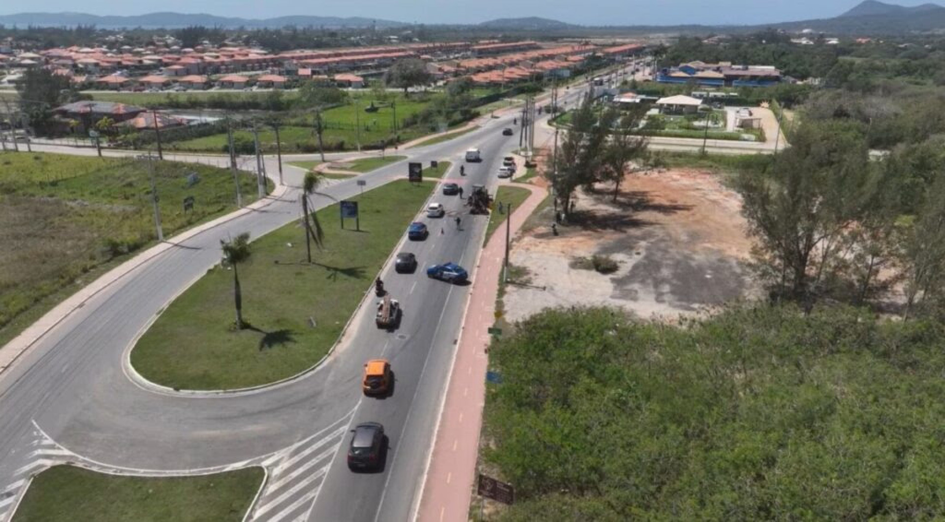 Remoção de quebra-molas instalado na RJ-102 - Ascom